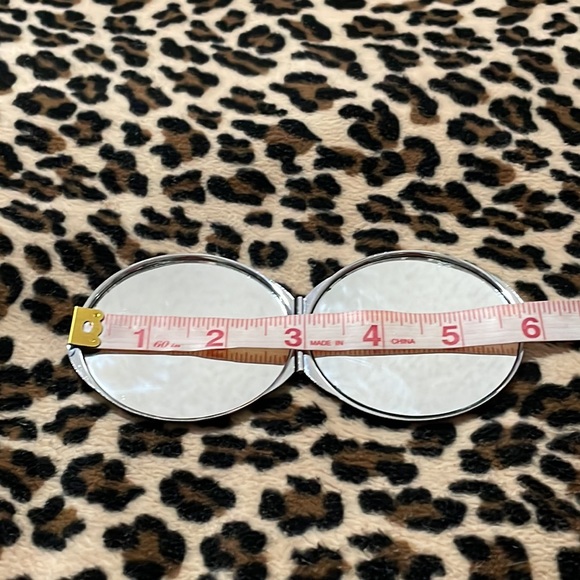FOREVER 21 Compact Pocket Mirror Persian Cat Pink Makeup F21 Beauty Travel Work - Picture 7 of 16